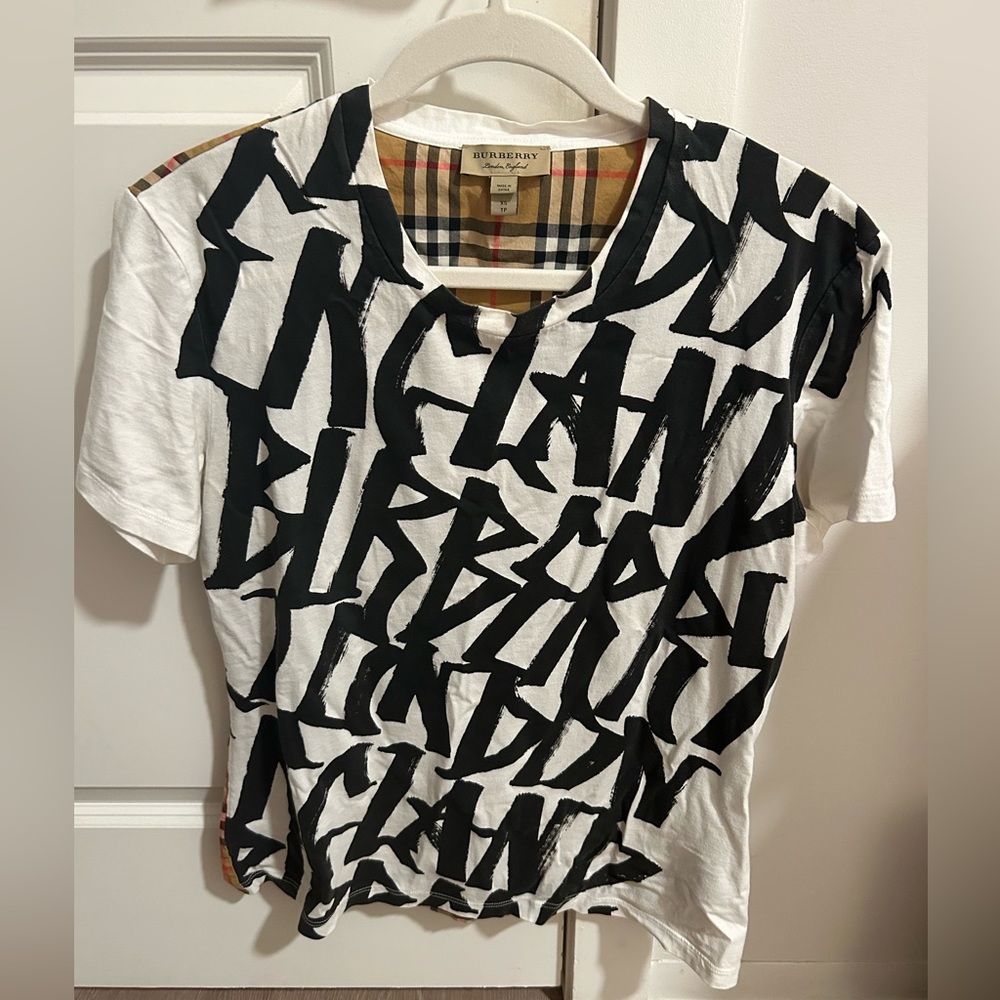 XS Burberry Graffiti T-Shirt